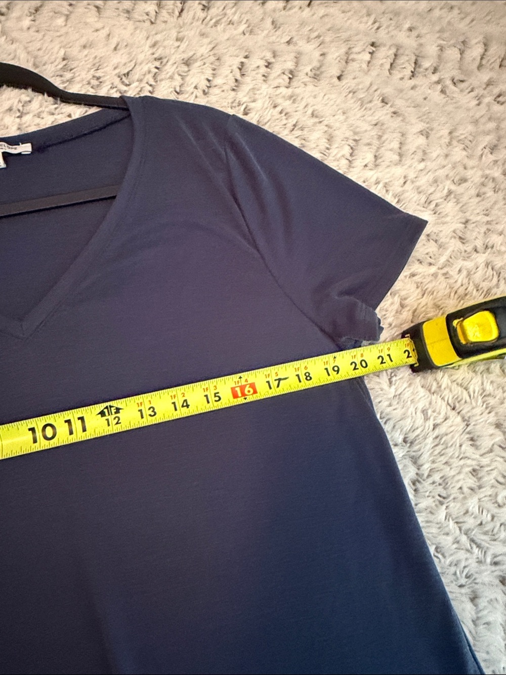 Green Envelope Navy V-Neck Short Sleeve Tee Ribbed poly spandex L - Picture 3 of 8